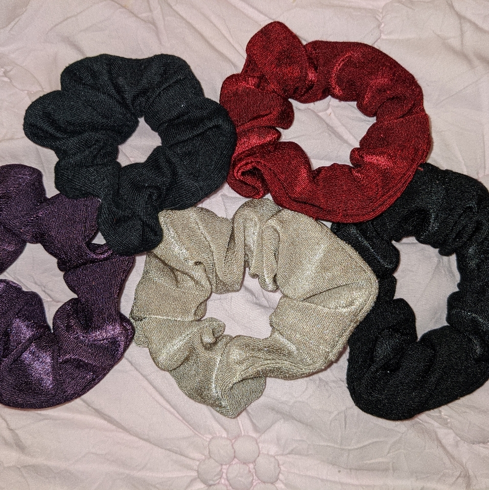 17 scrunchies